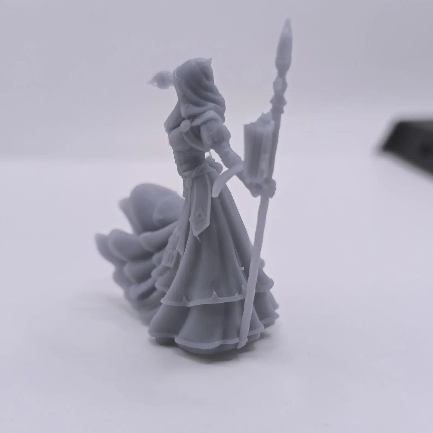 Kythaela magicienne elfique - 32 mm