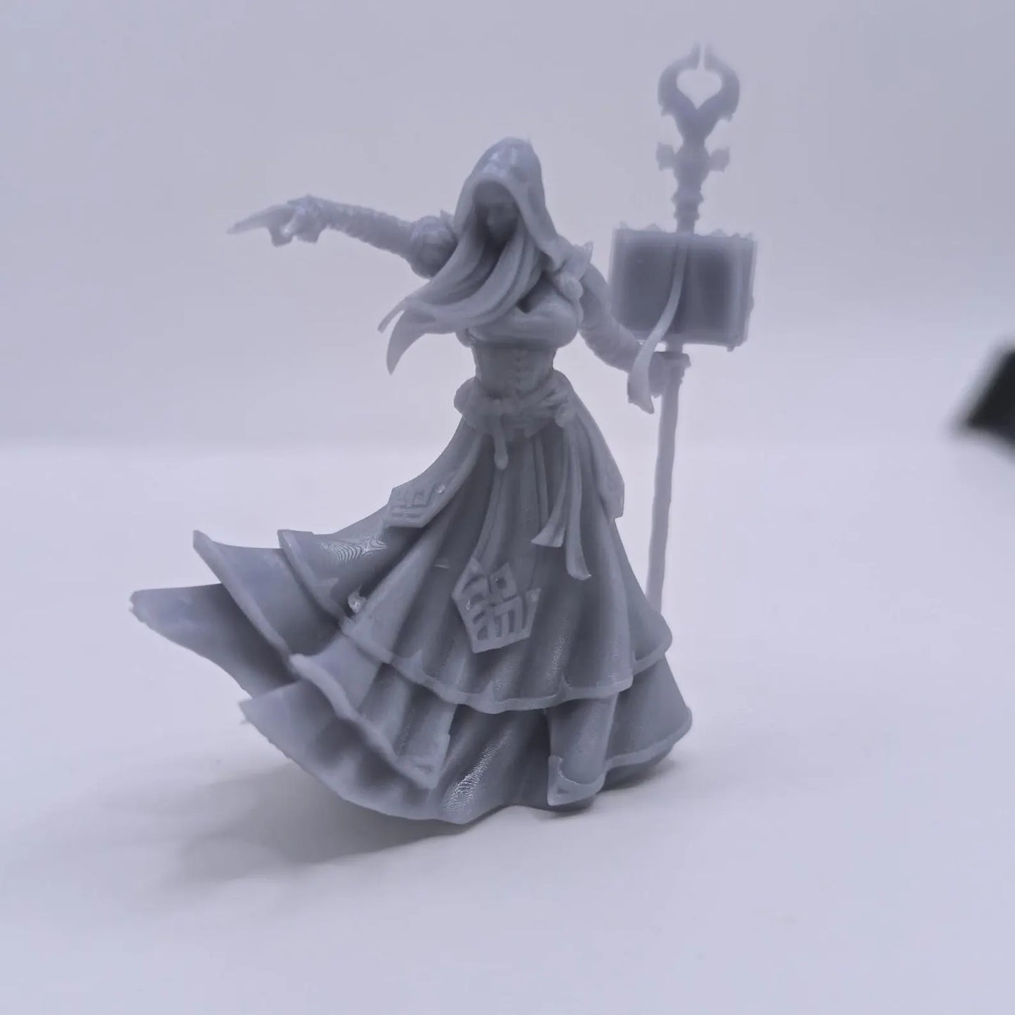 Kythaela magicienne elfique - 32 mm